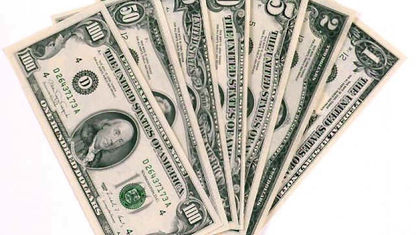 استقرار العملة الأمريكية.. واليورو يواصل التراجع